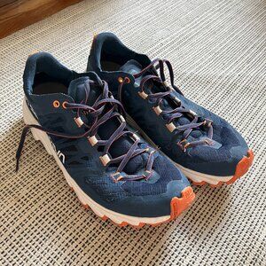 La Sportiva Helios III - W9.5/M7.5/41